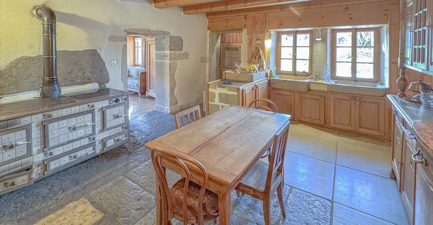 Wunderschön renoviertes neuchâteloises Reihenhaus mit 6,5 Zimmern - Foto 6 von 12