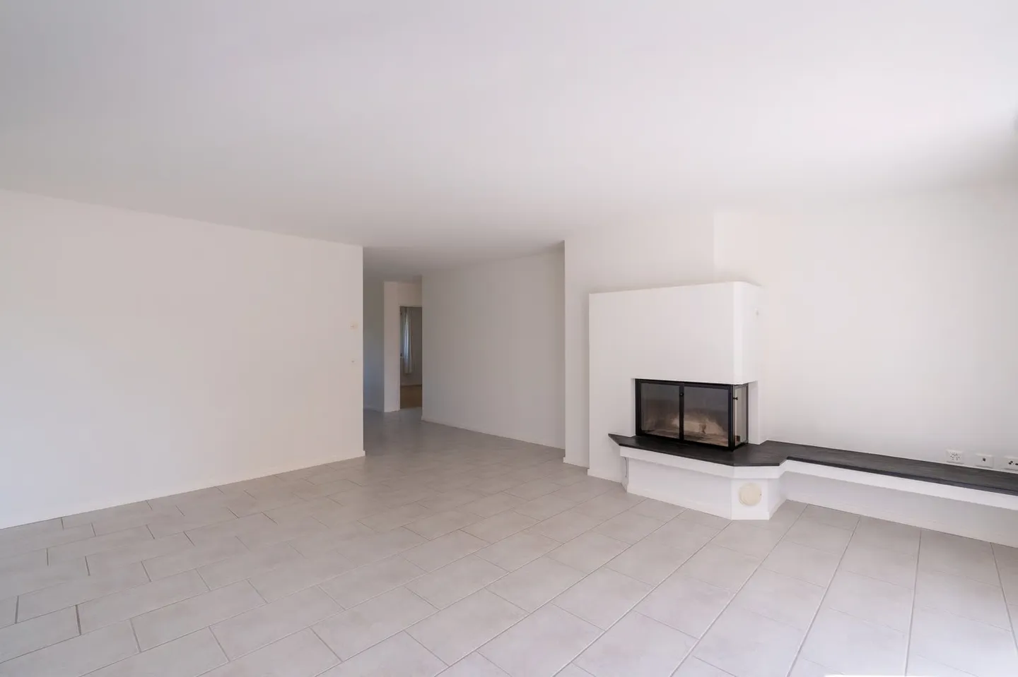 Appartement lumineux de 4,5 pièces avec balcon sud dans un quartier résidentiel prisé - Photo 3 sur 16