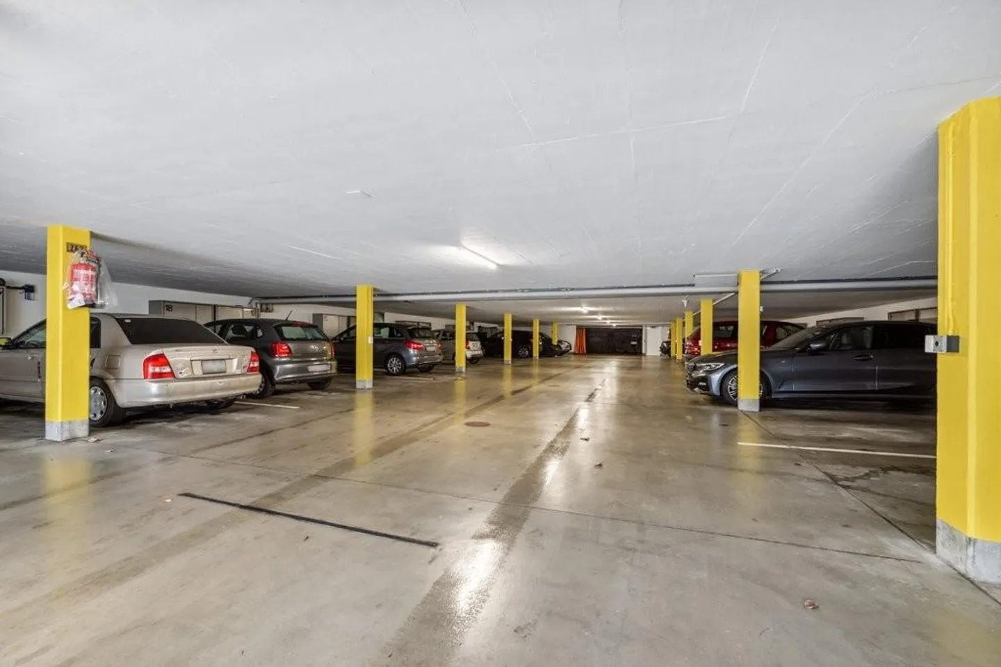 Vous cherchez un espace de stationnement sec pour votre moto ? - Photo 2 sur 2