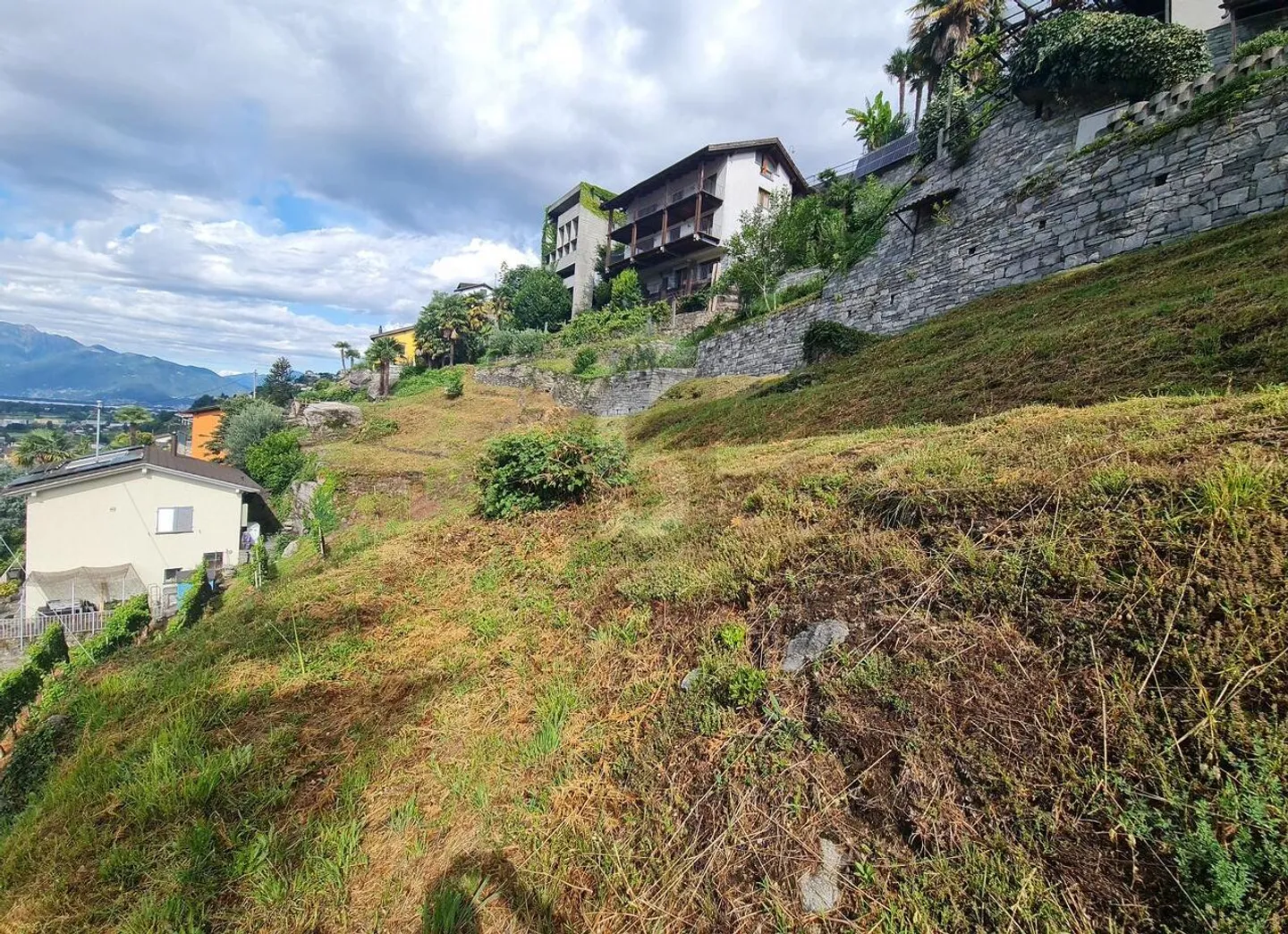 Terreno soleggiato con vista - Foto 3 di 6