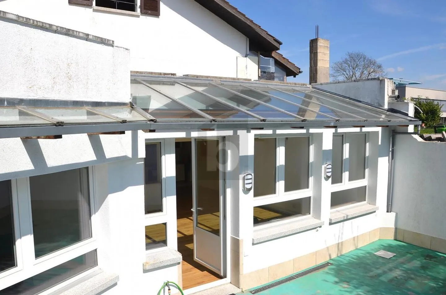 Appartement spacieux avec terrasse - Photo 1 sur 5