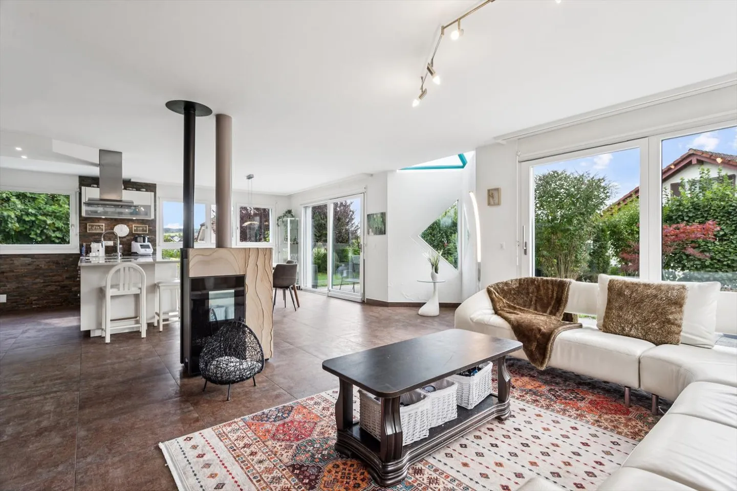 Belle et lumineuse maison individuelle - Photo 2 sur 13