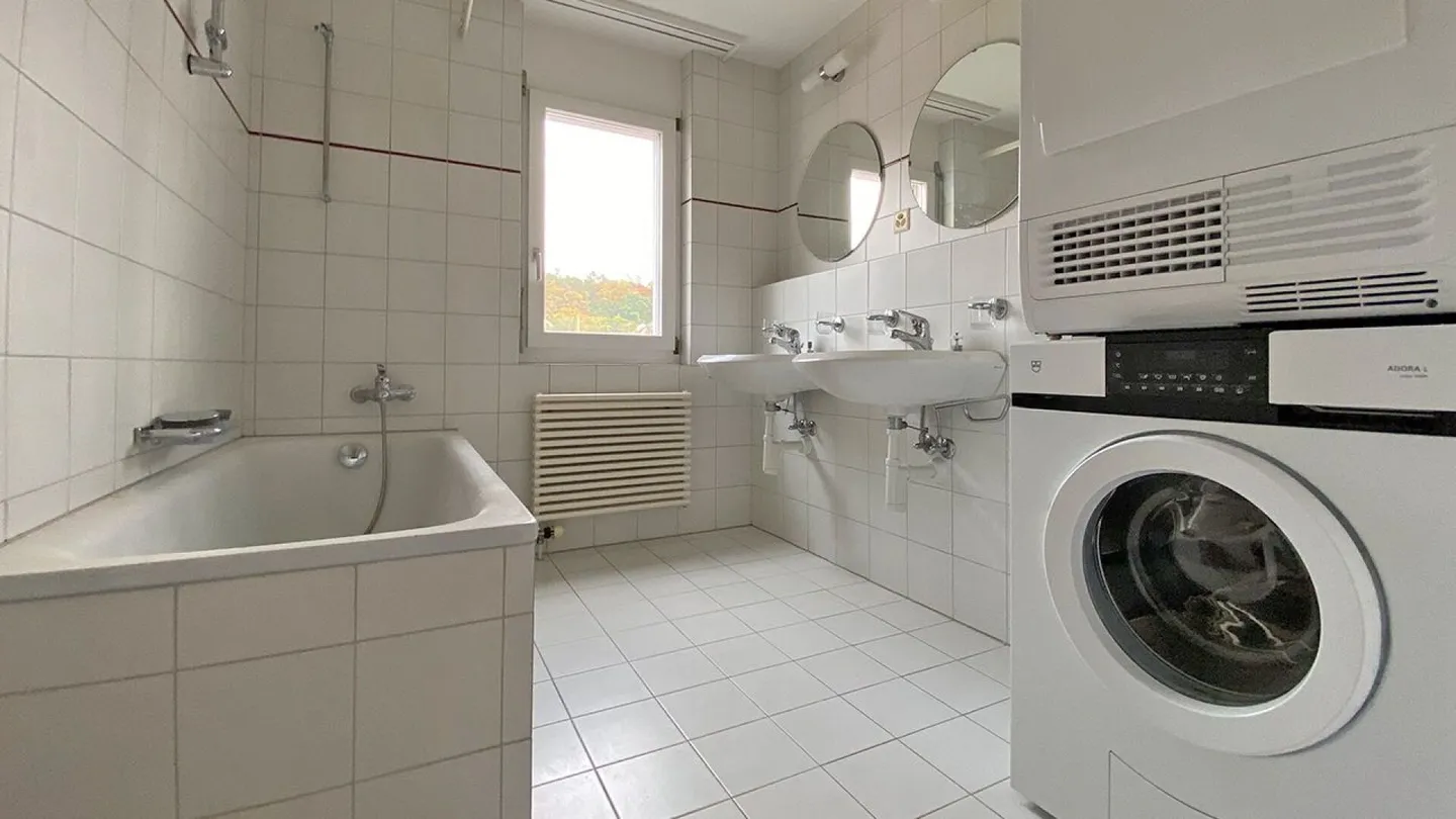 5.5 Zimmerwohnung mit zwei schönen Balkonen (2. OG rechts) - Foto 8 von 10