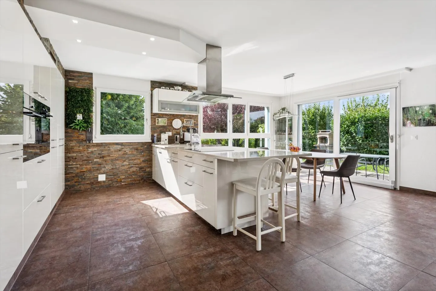 Belle et lumineuse maison individuelle - Photo 4 sur 13