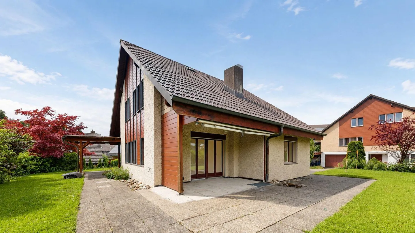 Detached 5.5-room single-family house in Volketswil - Photo 2 of 11