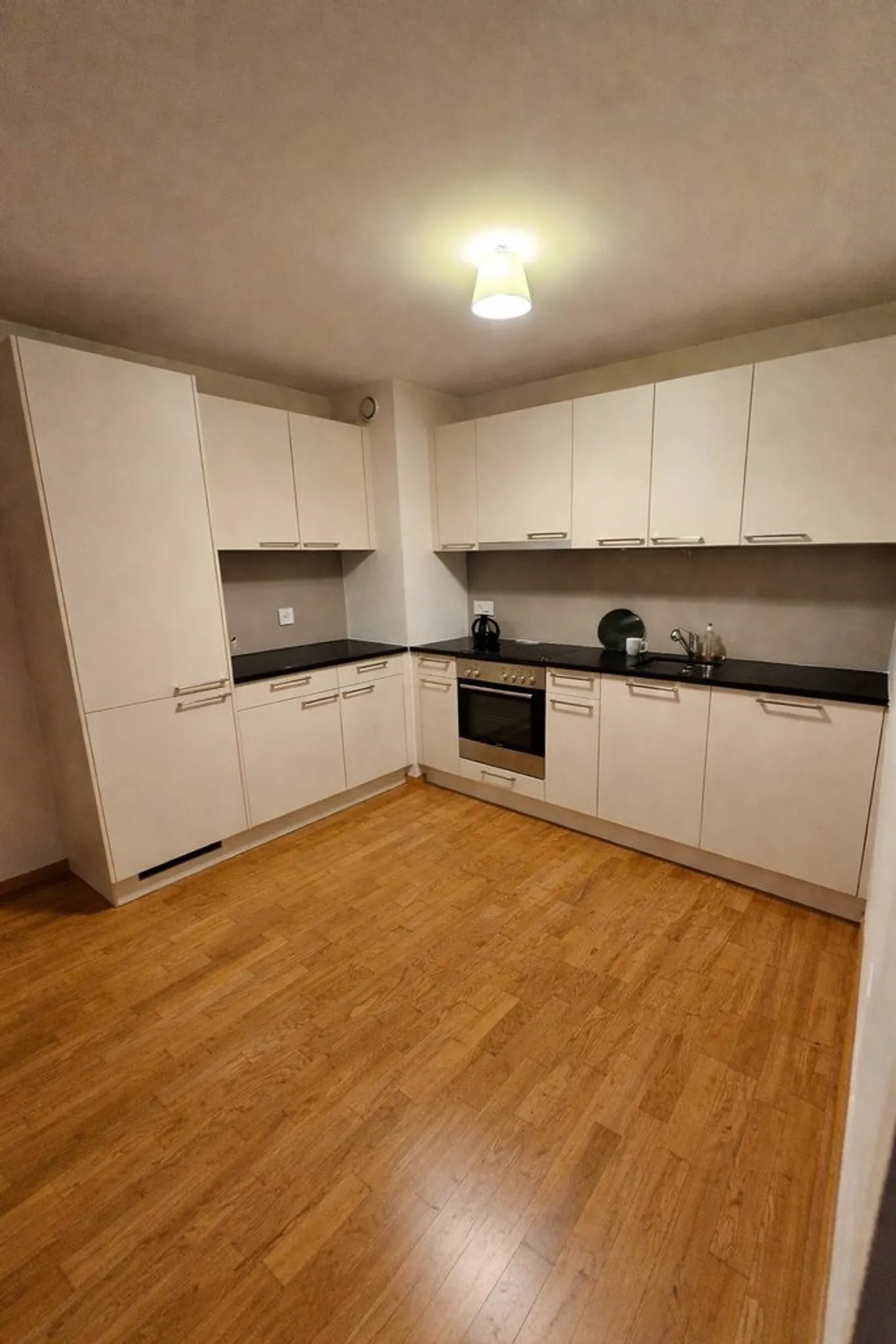 Appartement Charmant dans un Endroit Calme - Photo 3 sur 4