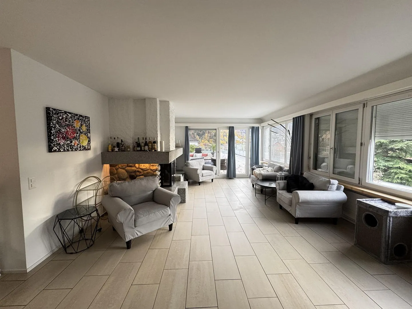 Appartement de 5,5 pièces dans le quartier populaire de Loë - Photo 2 sur 4