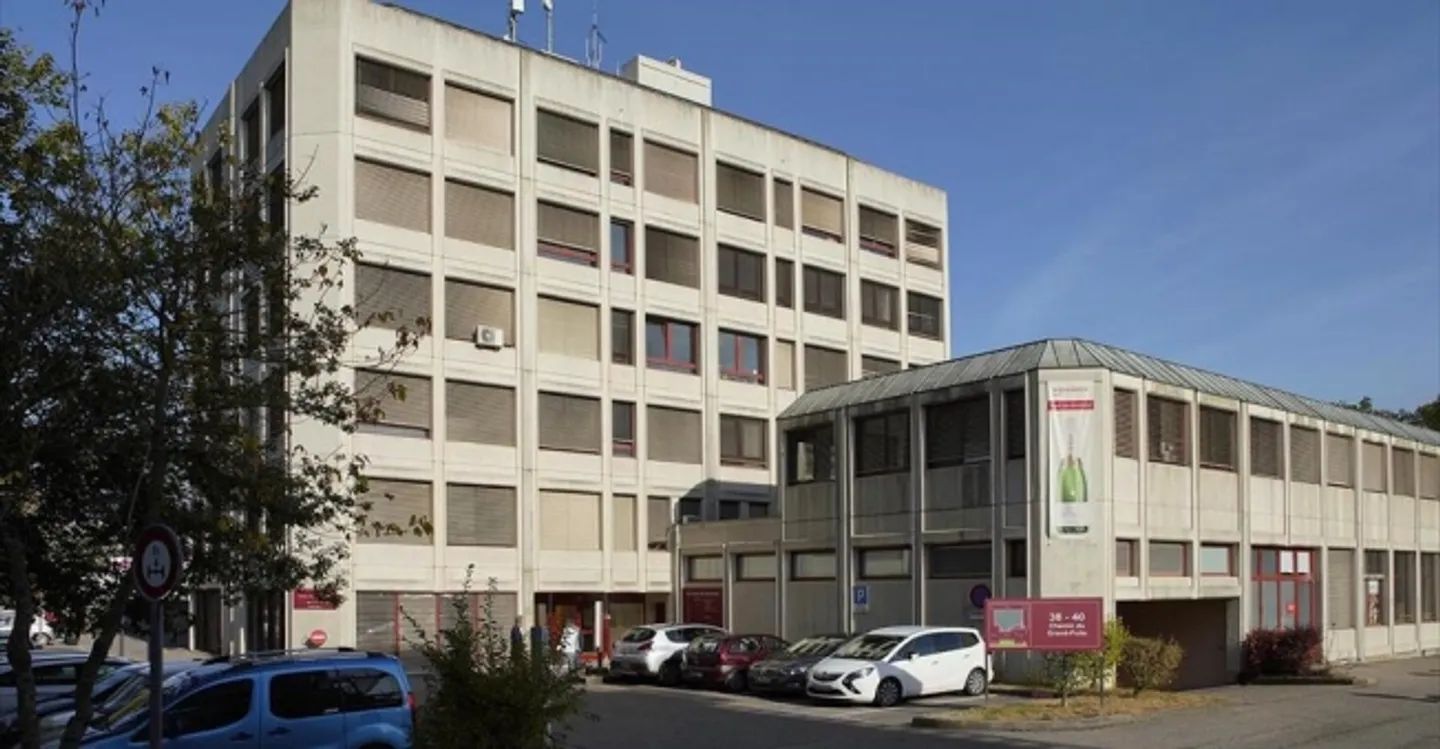 Office space for rent - Photo 2 of 3