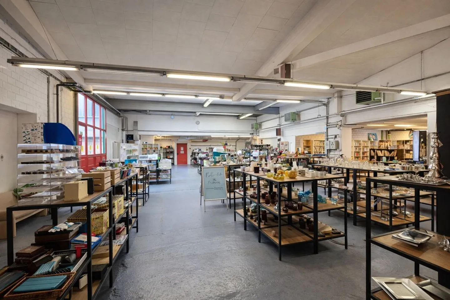 ATTRACTIVE COMMERCIAL SPACE IN A CENTRAL LOCATION - FLEXIBLE, SPACIOUS AND LOGISTICALLY OPTIMAL - Photo 1 of 10