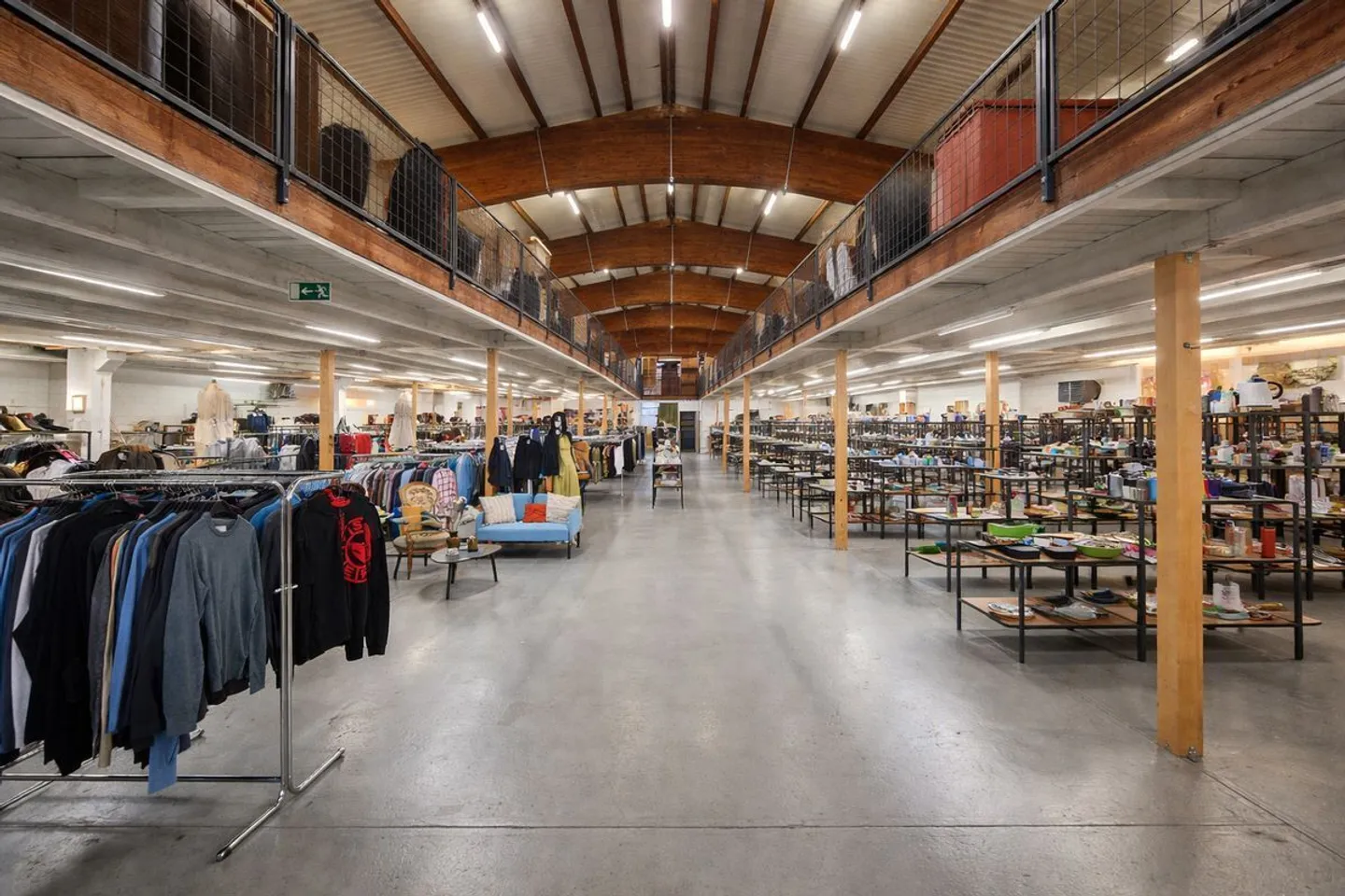 ATTRACTIVE COMMERCIAL SPACE IN A CENTRAL LOCATION - FLEXIBLE, SPACIOUS AND LOGISTICALLY OPTIMAL - Photo 2 of 10
