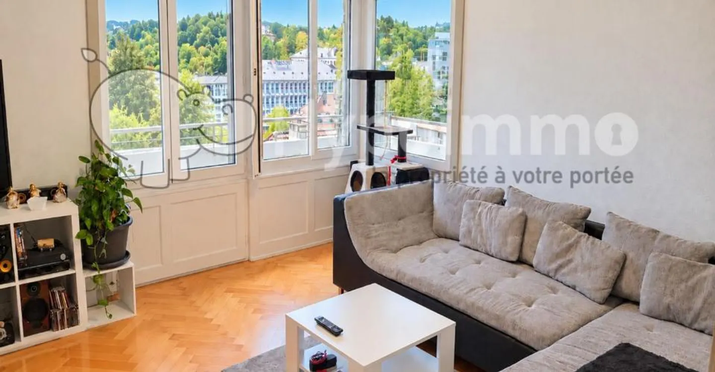 Bel appartement de 4 pièces avec balcon - Photo 1 sur 6