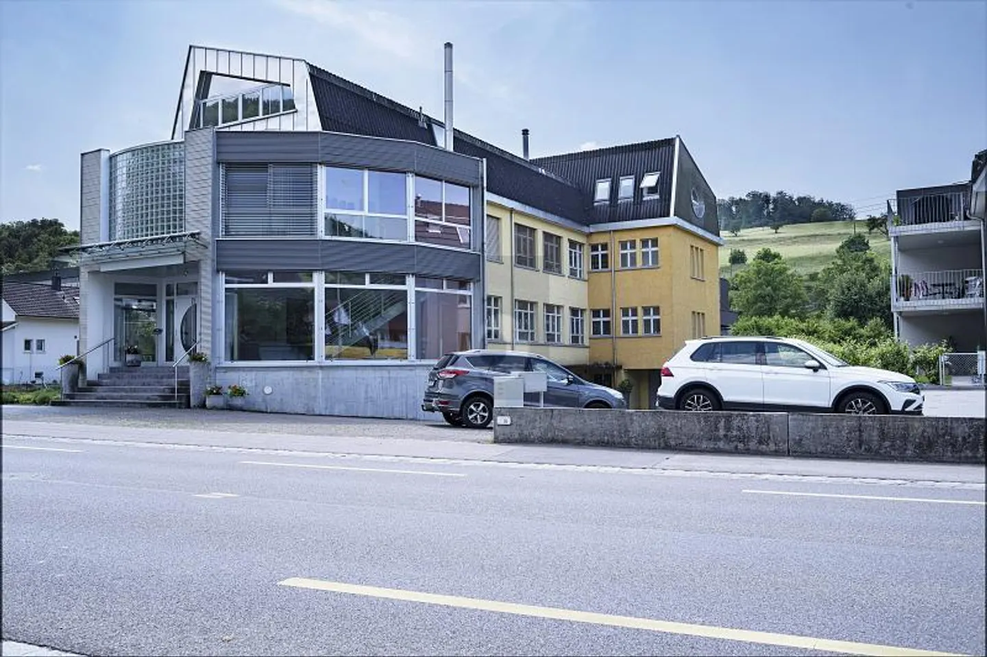 Moderne Bürofläche in Tenniken - Foto 1 von 4