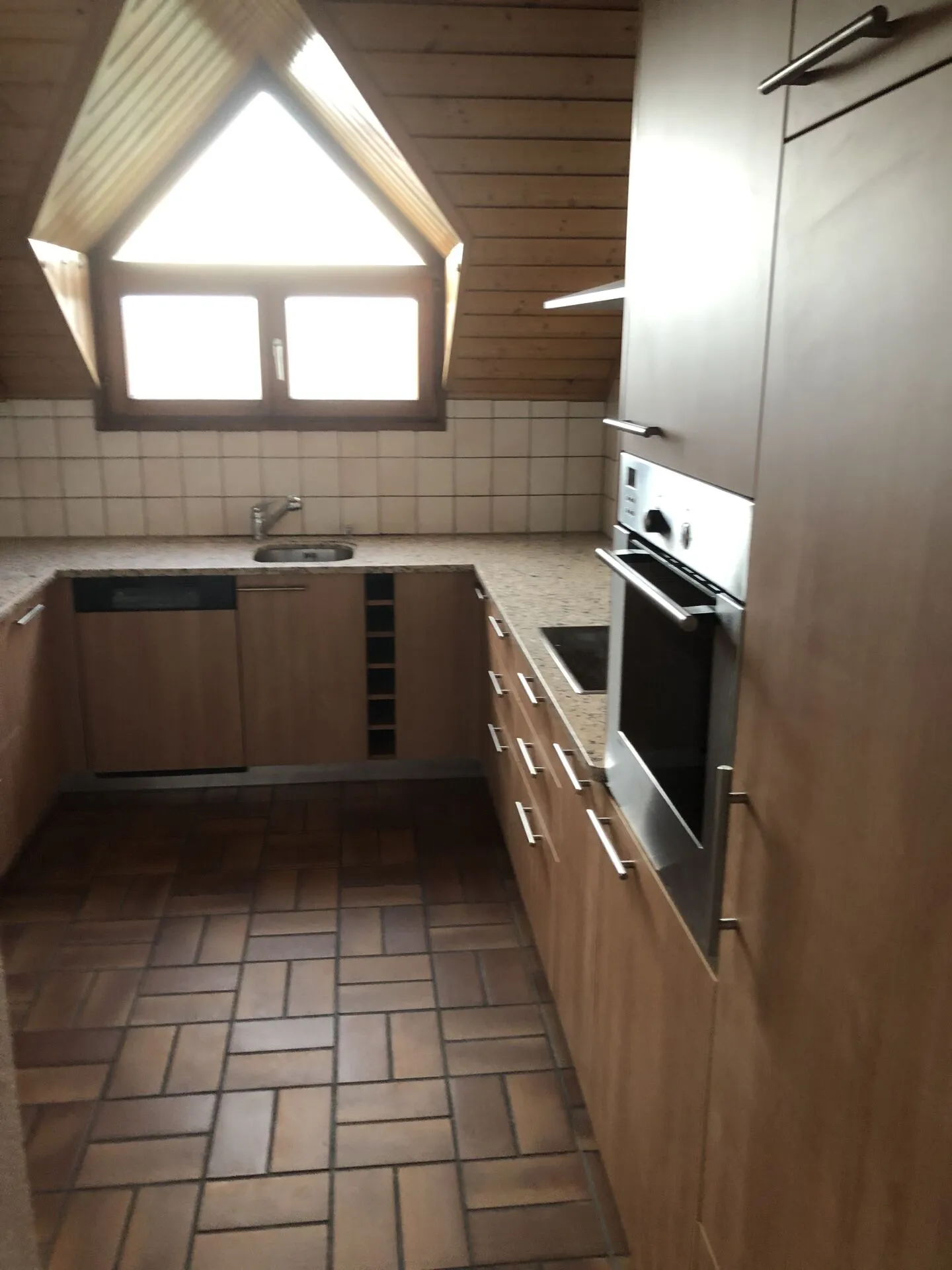 Appartement de 4.5 pièces dans les combles - Photo 2 sur 7
