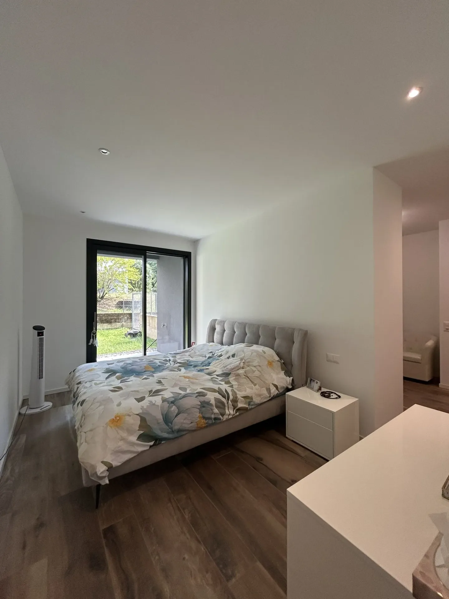 CANOBBIO - MODERN 4.5-ROOM APARTMENT WITH GARDEN FOR SALE - Photo 4 of 11