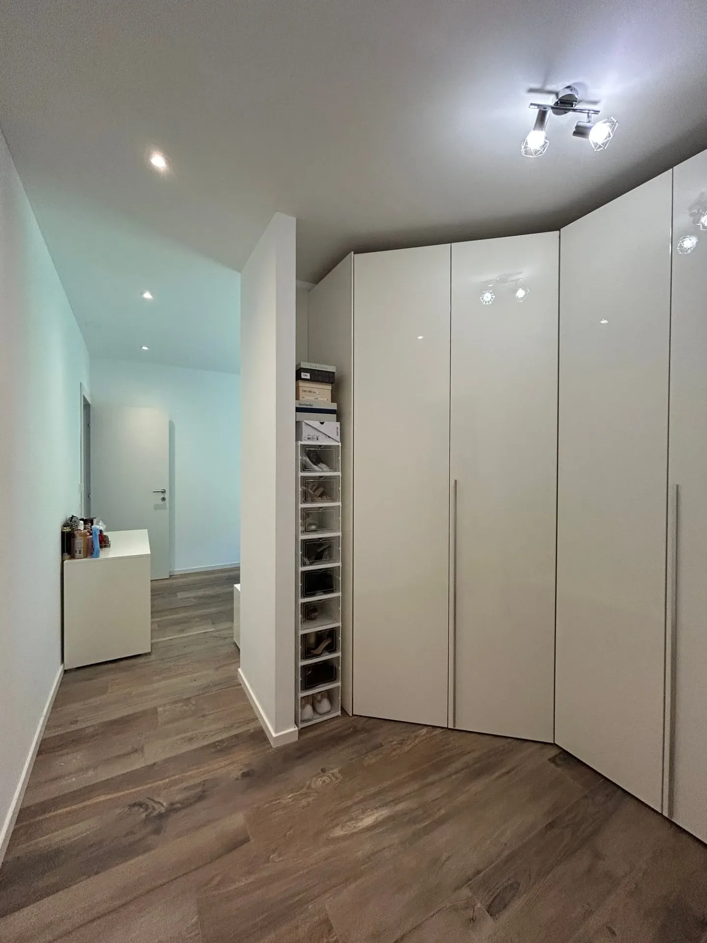 CANOBBIO - MODERN 4.5-ROOM APARTMENT WITH GARDEN FOR SALE - Photo 5 of 11