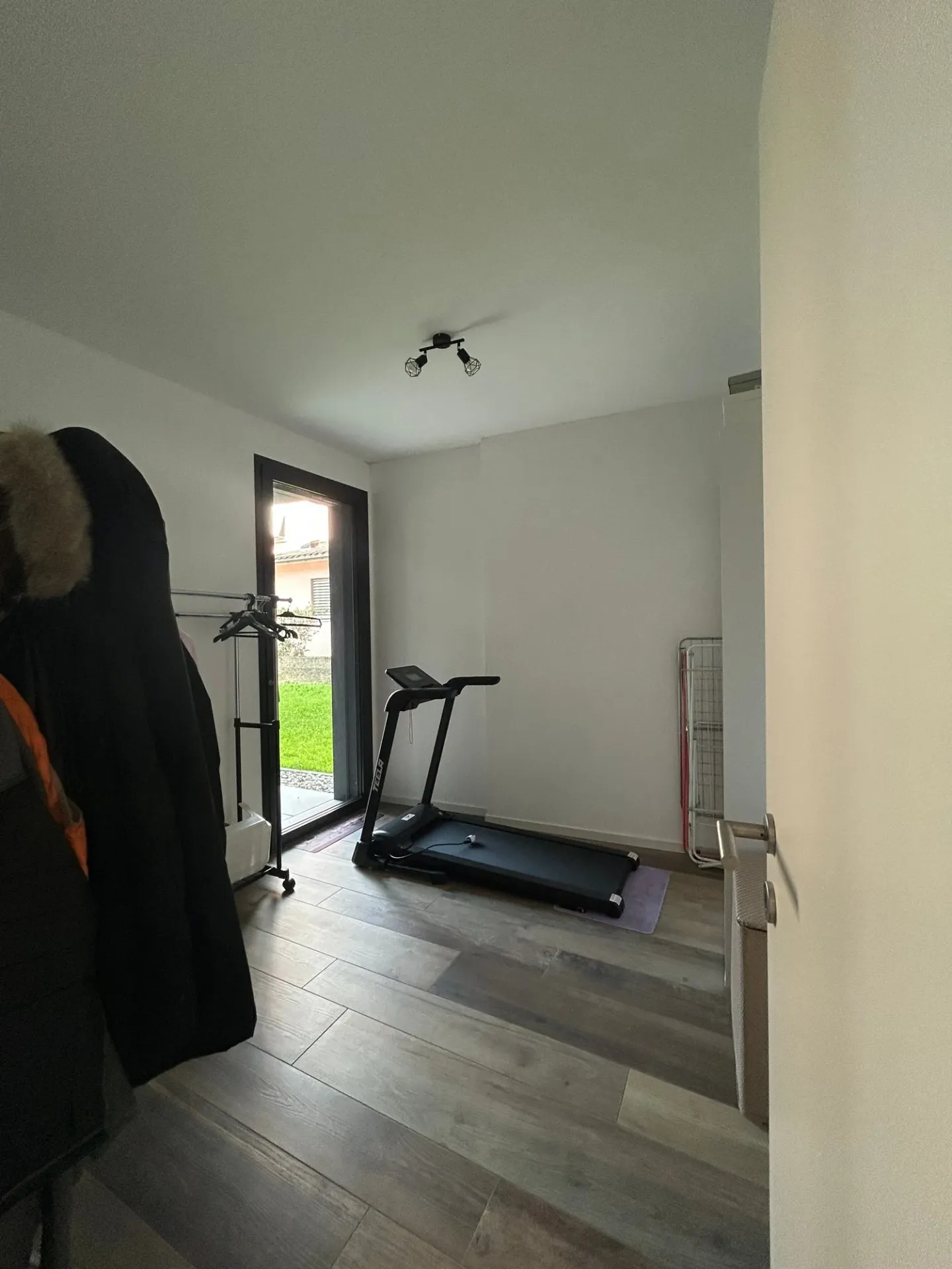 CANOBBIO - MODERN 4.5-ROOM APARTMENT WITH GARDEN FOR SALE - Photo 8 of 11