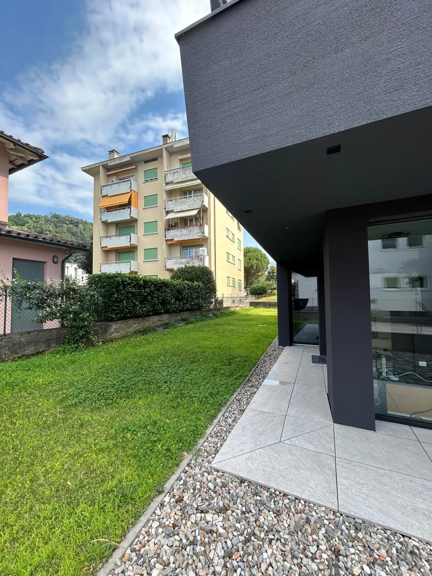 CANOBBIO - MODERN 4.5-ROOM APARTMENT WITH GARDEN FOR SALE - Photo 10 of 11