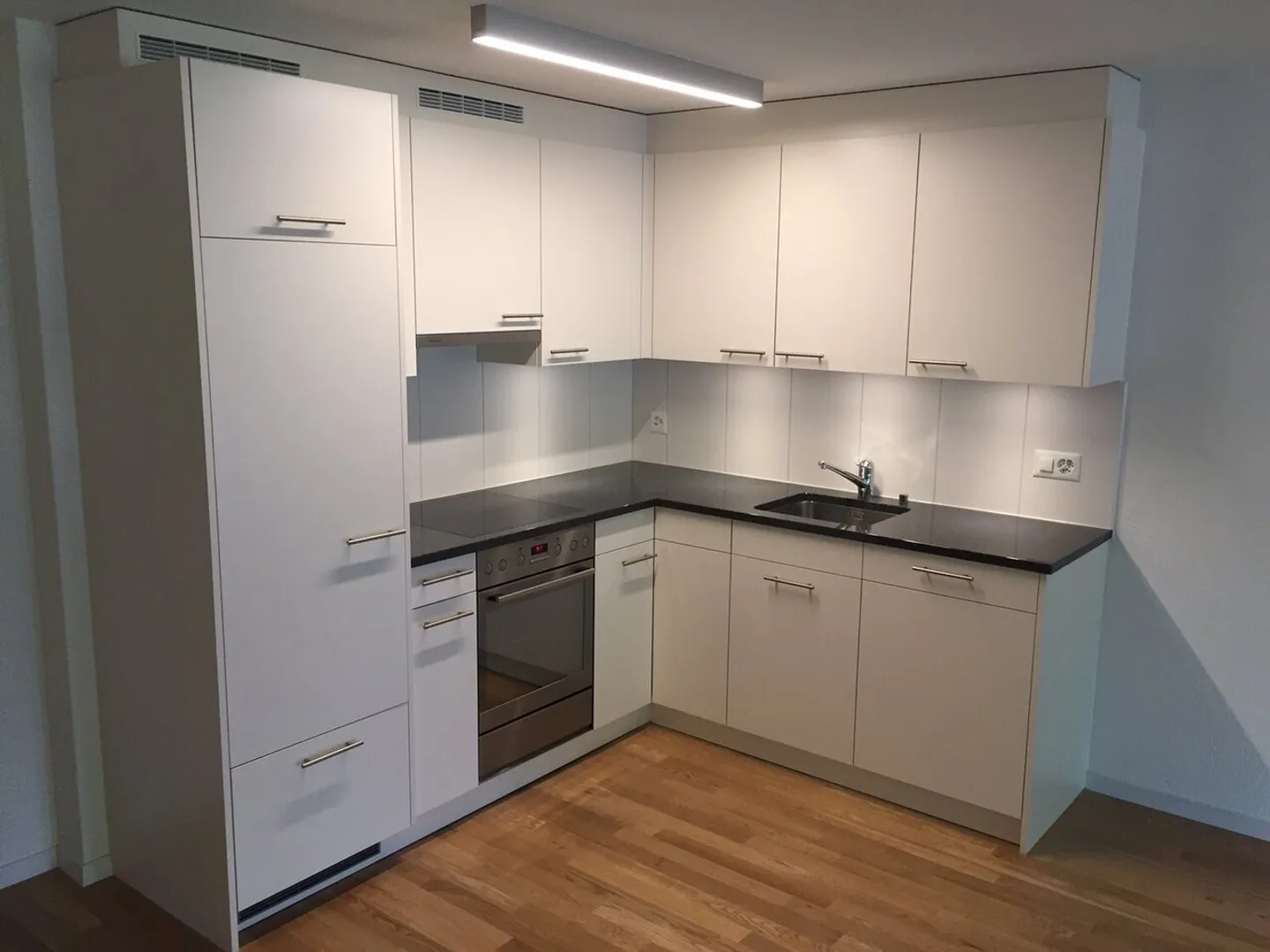 Attractive 2-room apartment in Pestalozzipark - Photo 2 of 8