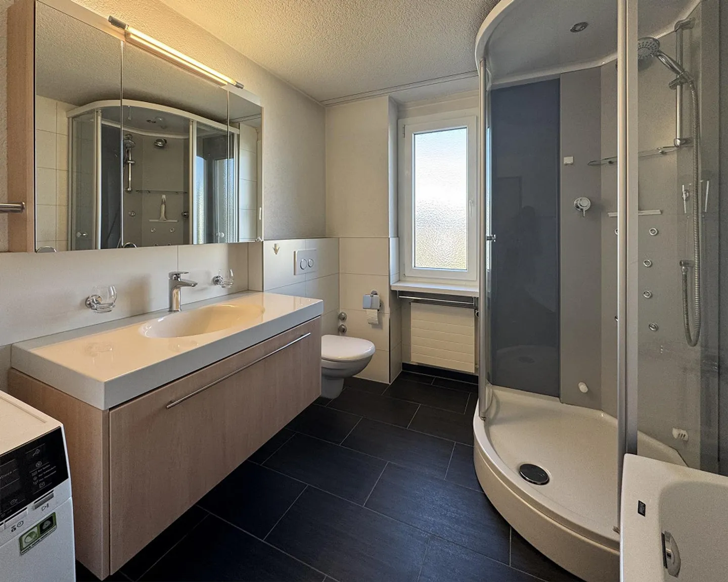 Bright 4.5-room apartment with balcony and panoramic views - Photo 7 of 8