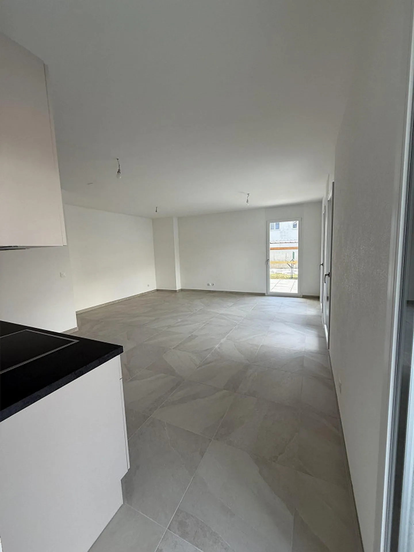 NEW - Never lived in - 2.5 rooms with garden and private basement - Photo 2 of 14