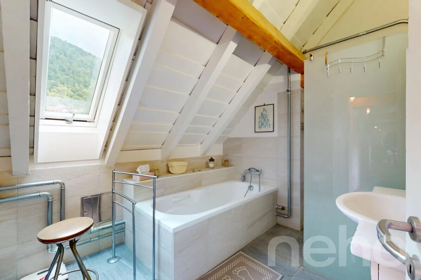 Einzigartige private Residenz in St-Imier - Selbsttragende Investition - Foto 9 von 12