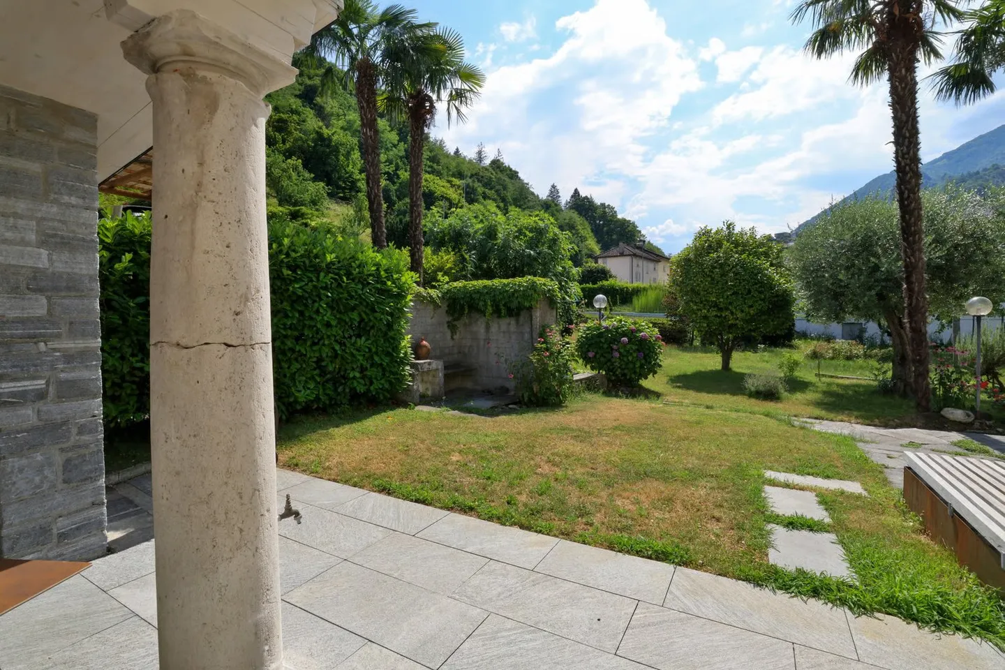 For Family: Charming 4.5-Room Townhouse in Quiet Location of Golino - Photo 3 of 56