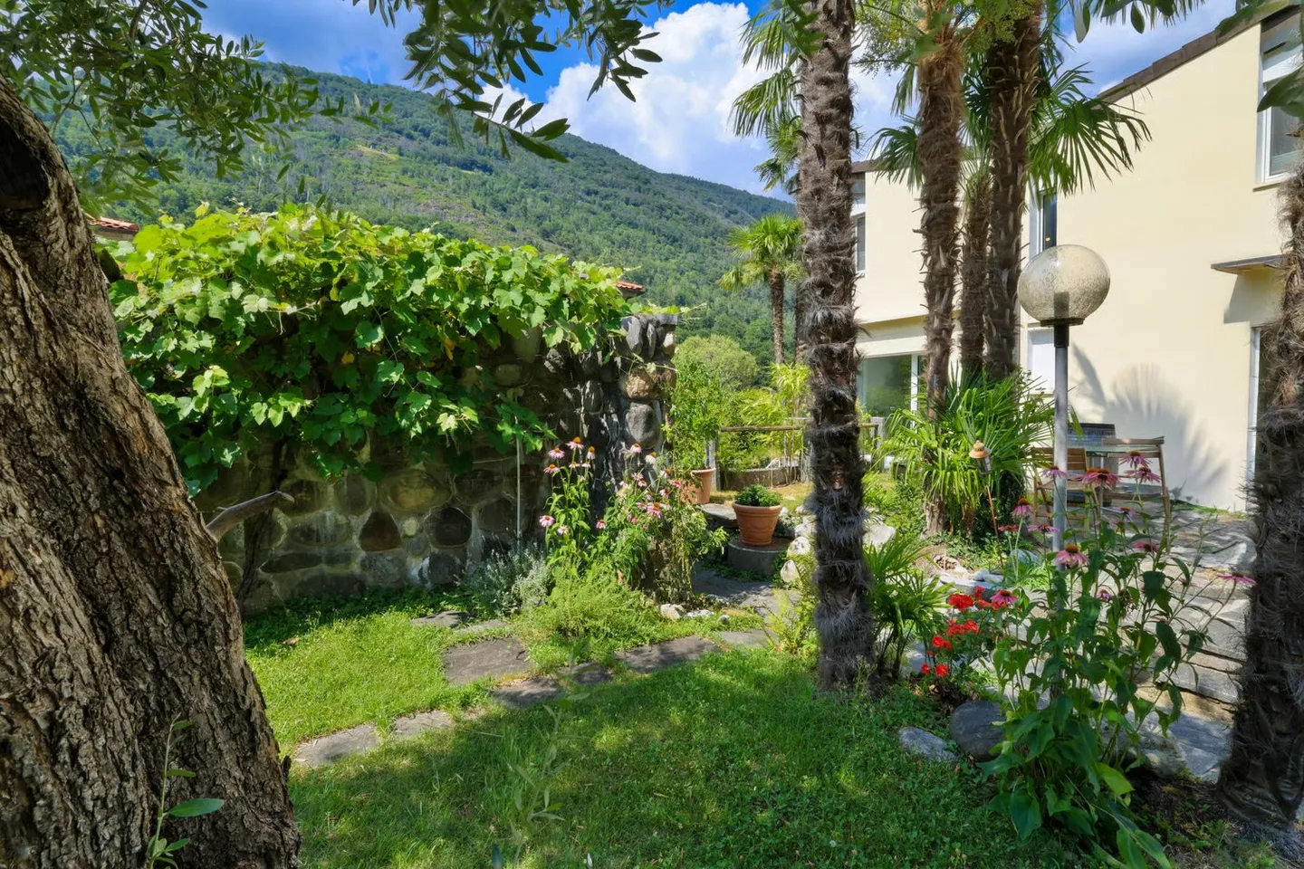 For Family: Charming 4.5-Room Townhouse in Quiet Location of Golino - Photo 12 of 56
