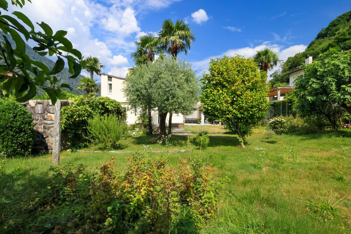 For Family: Charming 4.5-Room Townhouse in Quiet Location of Golino - Photo 15 of 56