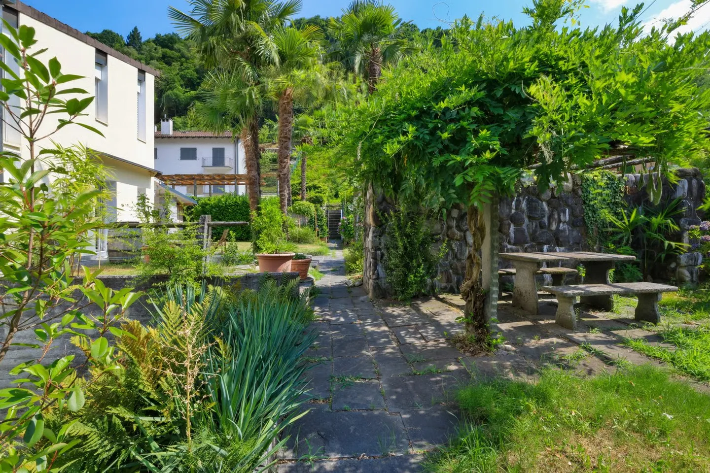 For Family: Charming 4.5-Room Townhouse in Quiet Location of Golino - Photo 18 of 56
