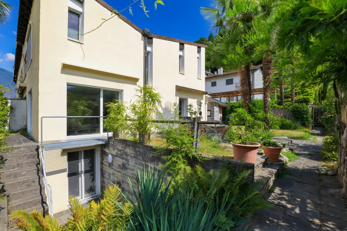 For Family: Charming 4.5-Room Townhouse in Quiet Location of Golino - Photo 19 of 56