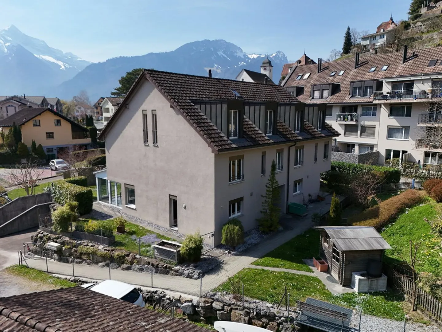 Geräumiges Doppeleinfamilienhaus - Foto 2 von 12