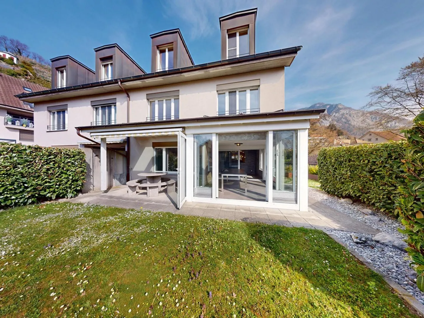 Geräumiges Doppeleinfamilienhaus - Foto 3 von 12