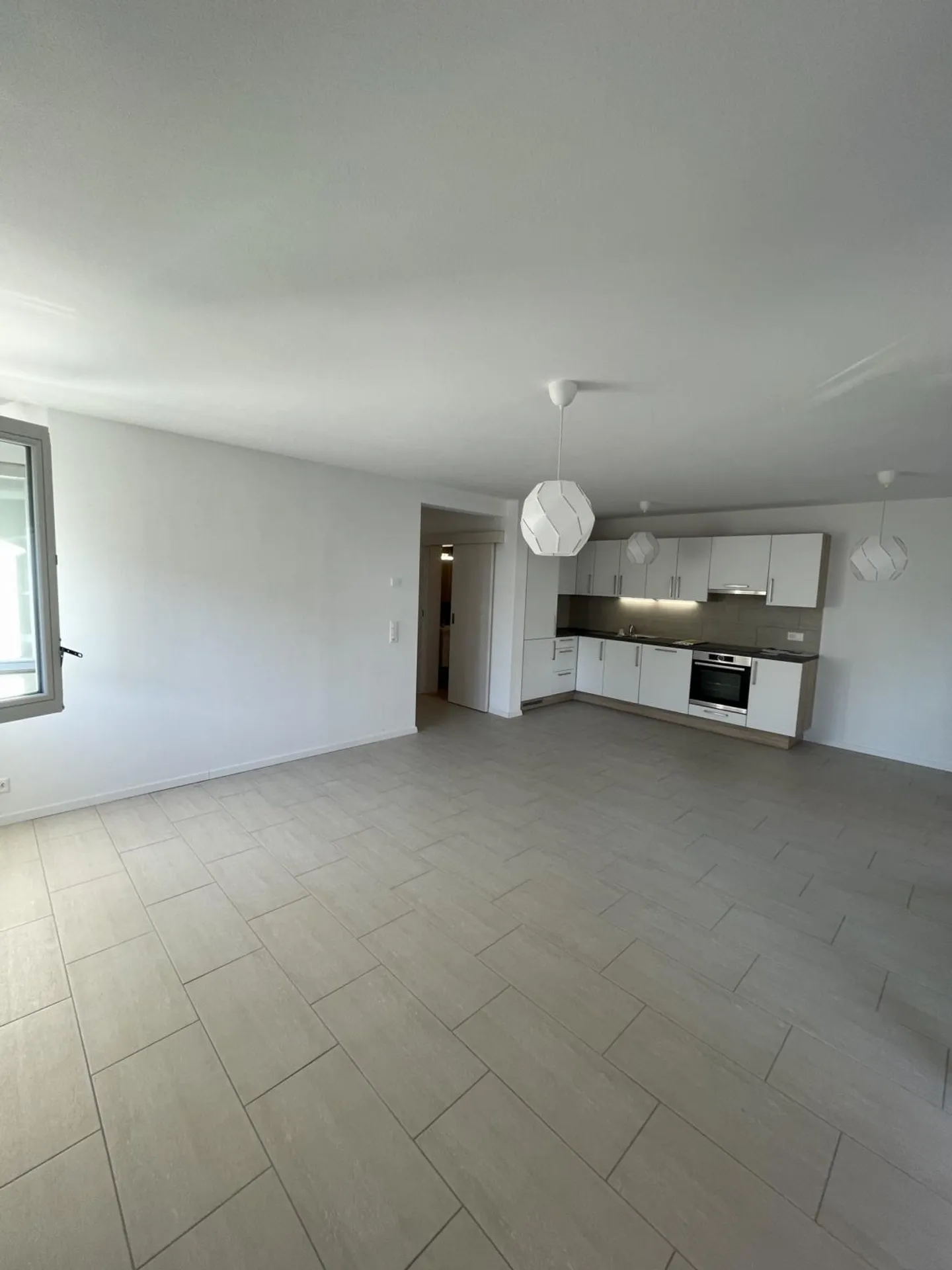 Appartement Moderne en Emplacement Central - Photo 2 sur 11