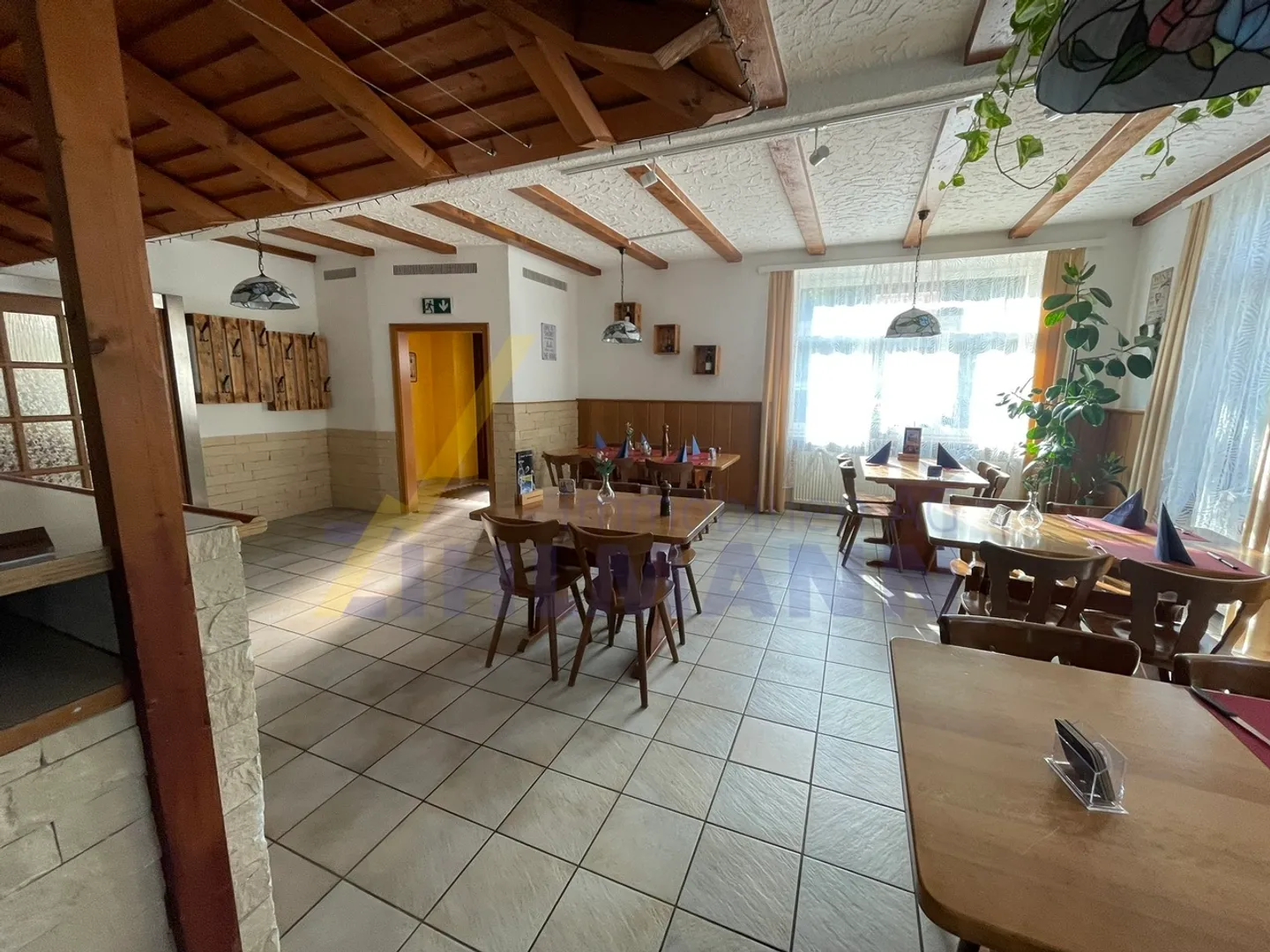 Multi-family house with restaurant - Photo 6 of 11