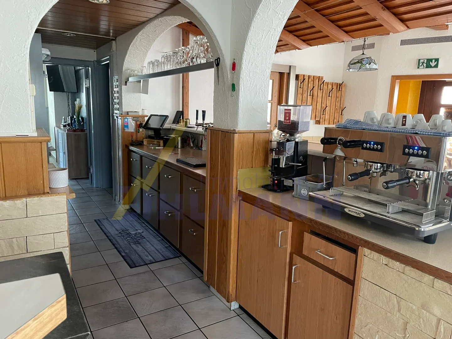 Multi-family house with restaurant - Photo 7 of 11