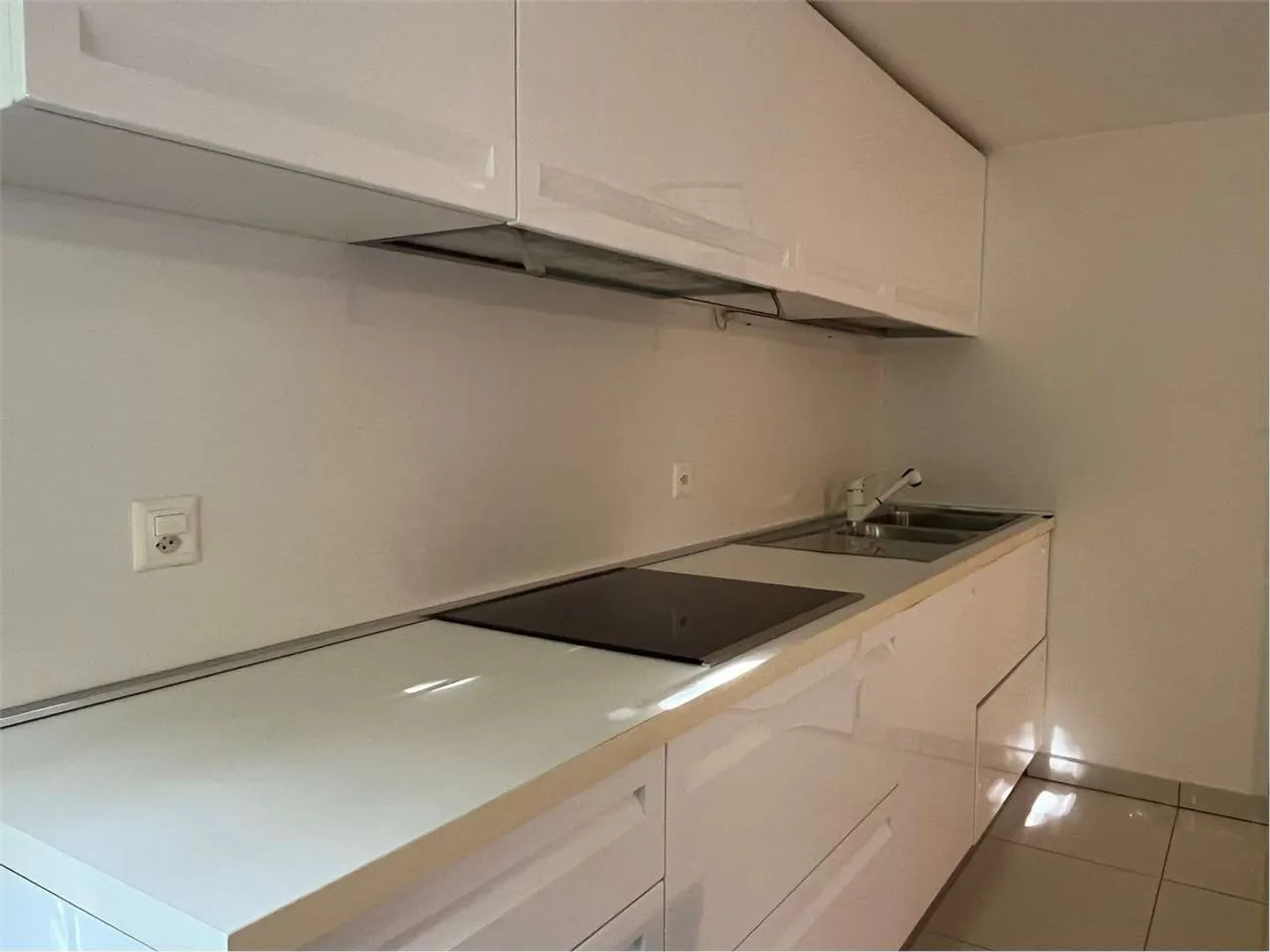 Wir vermieten eine helle 3,5-Zimmer-Wohnung in Massagno in der Nähe der FFS - Foto 3 von 13