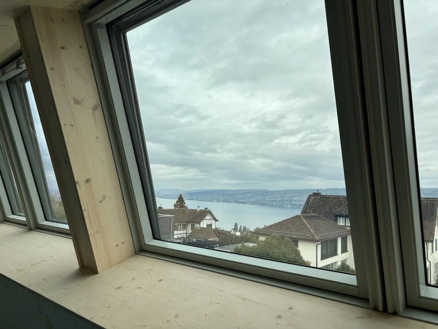 Prima locazione, piano superiore con vista sul lago: Dettagli su atelierhae... - Foto 5 di 6