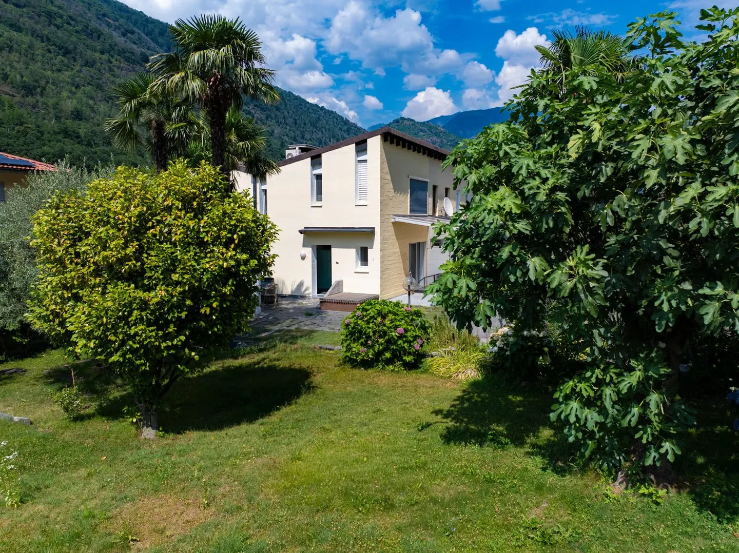 For Family: Charming 4.5-Room Townhouse in Quiet Location of Golino - Photo 53 of 56
