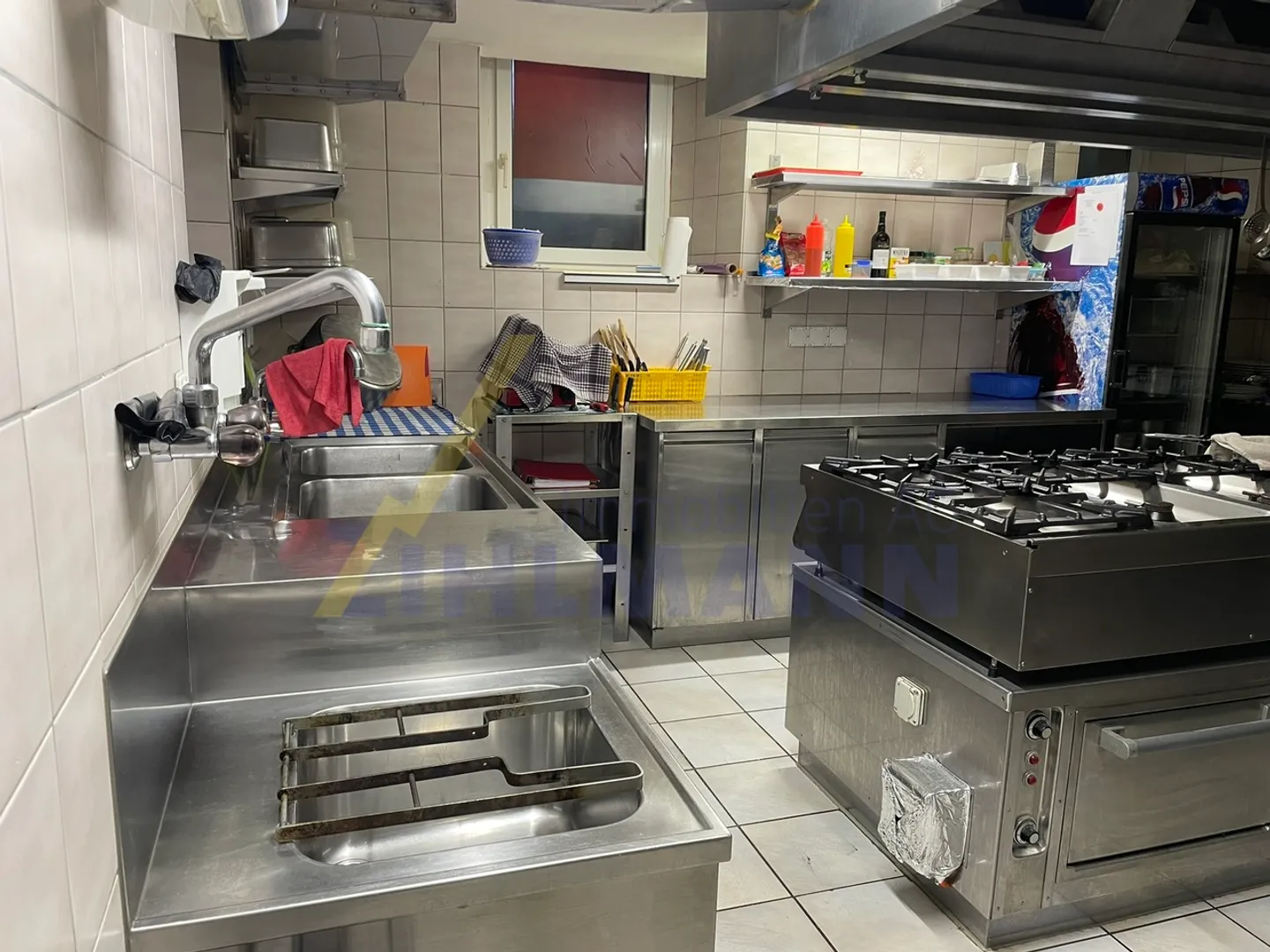 Multi-family house with restaurant - Photo 8 of 11