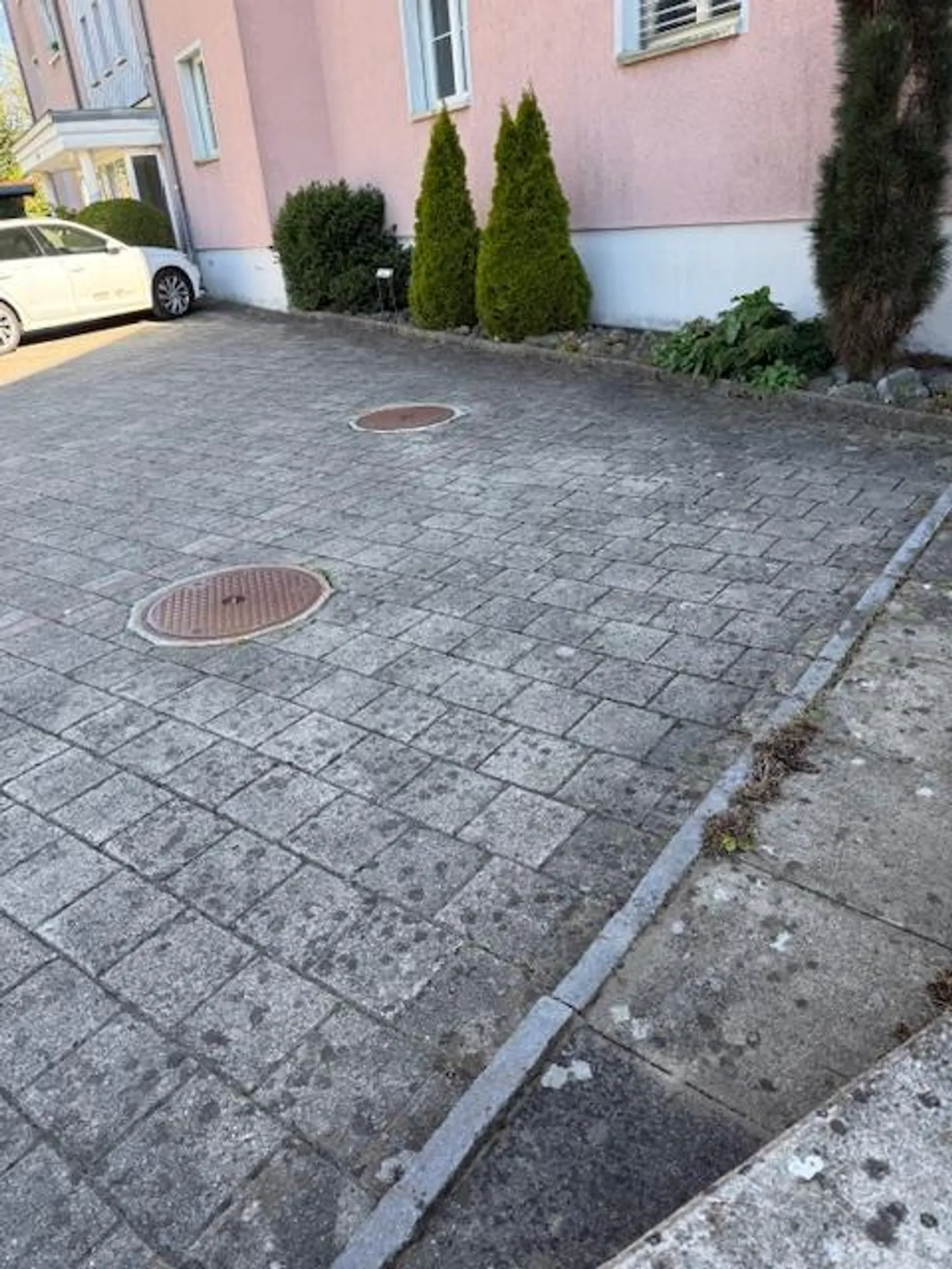 Outdoor parking space for rent - Photo 1 of 2