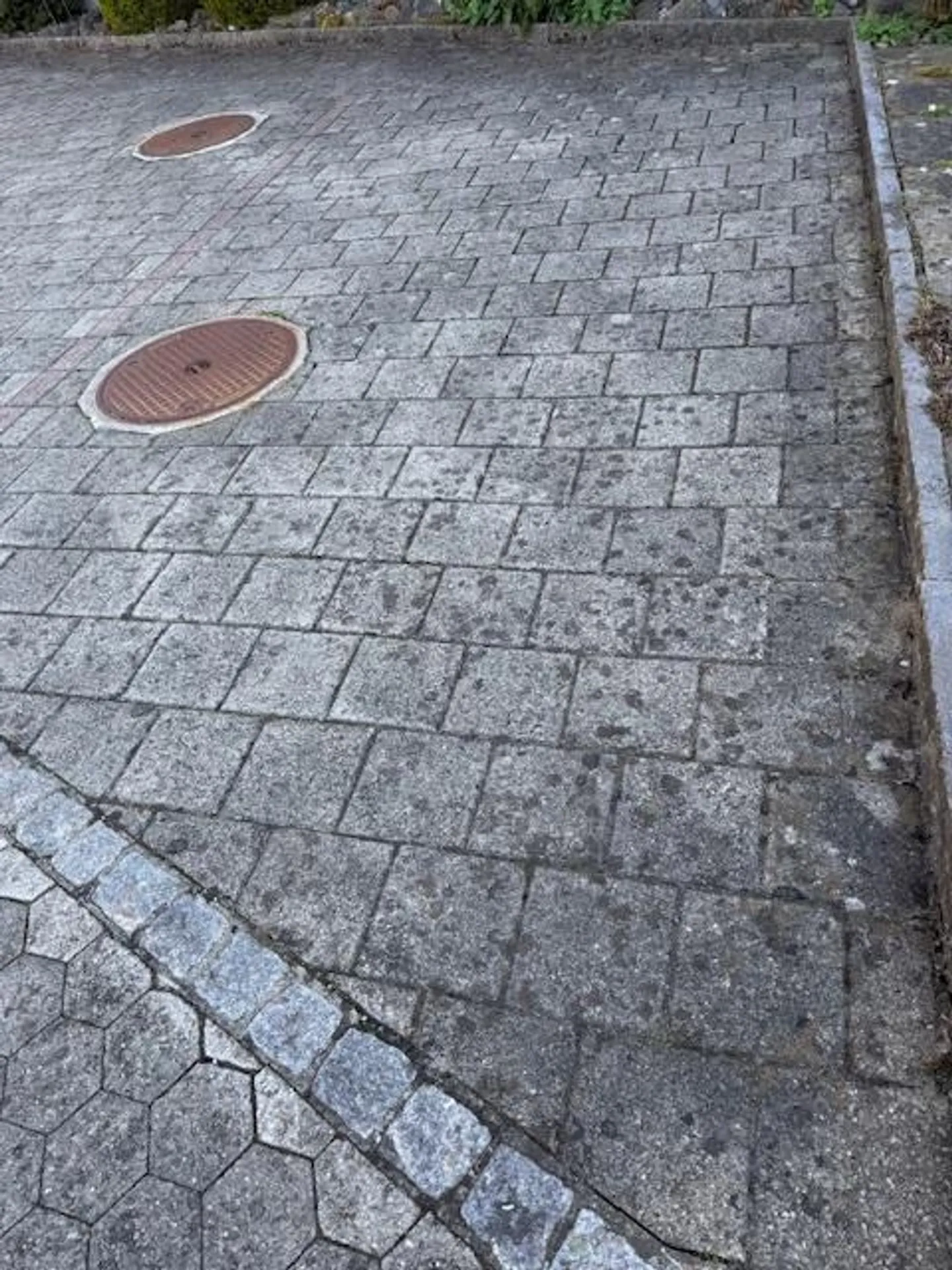 Outdoor parking space for rent - Photo 2 of 2