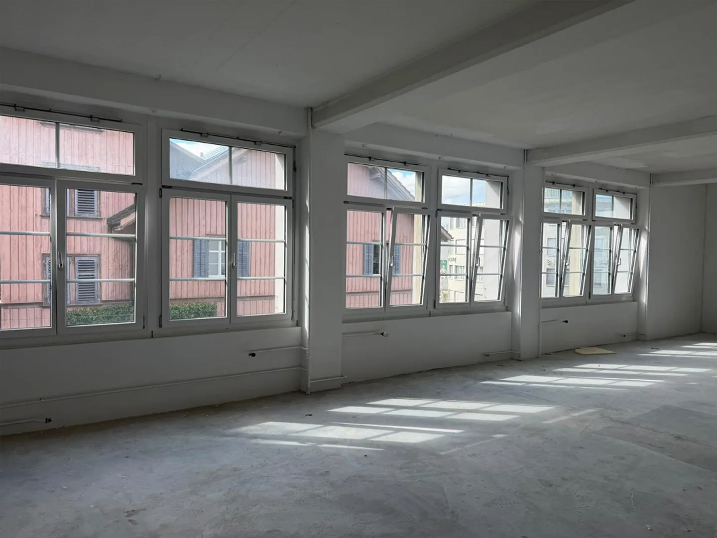 86 m² office or commercial space in a central location in Frauenfeld - Photo 2 of 3