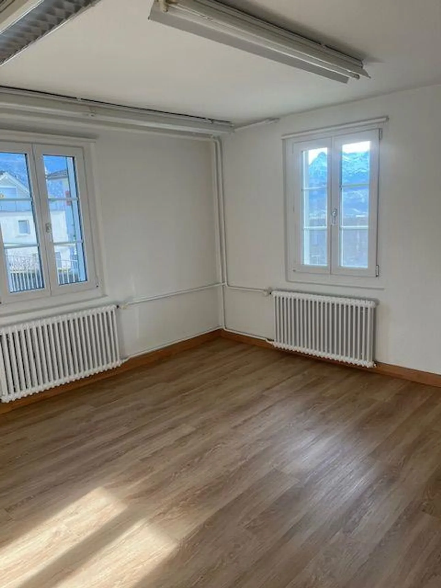 Casa unifamiliare di 7 stanze parzialmente ristrutturata - Foto 1 di 11