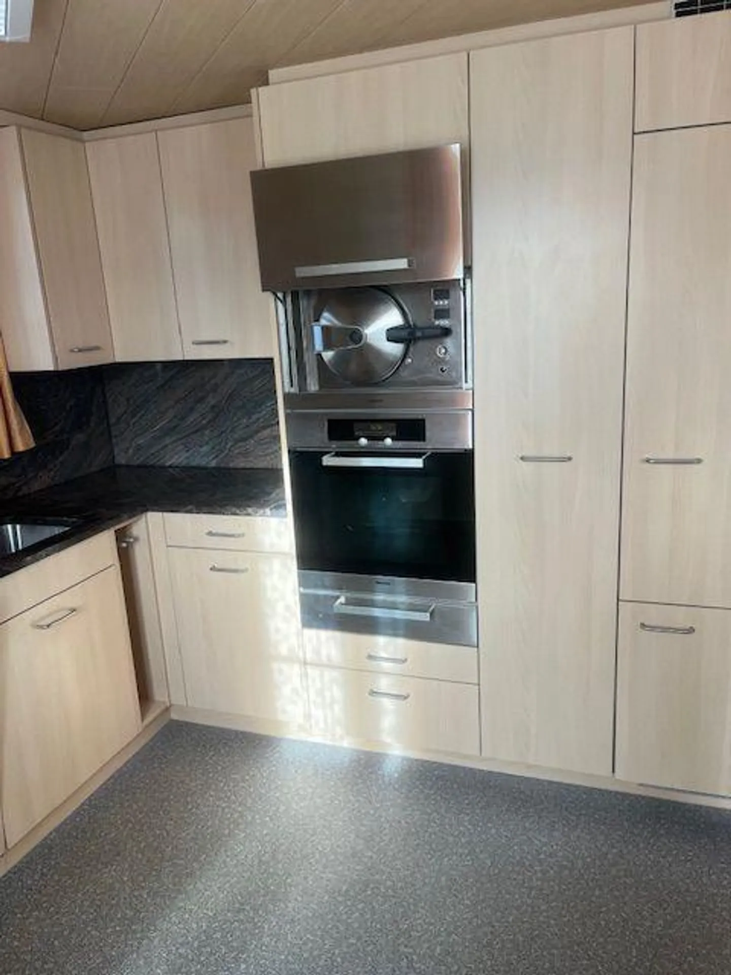 Casa unifamiliare di 7 stanze parzialmente ristrutturata - Foto 4 di 11