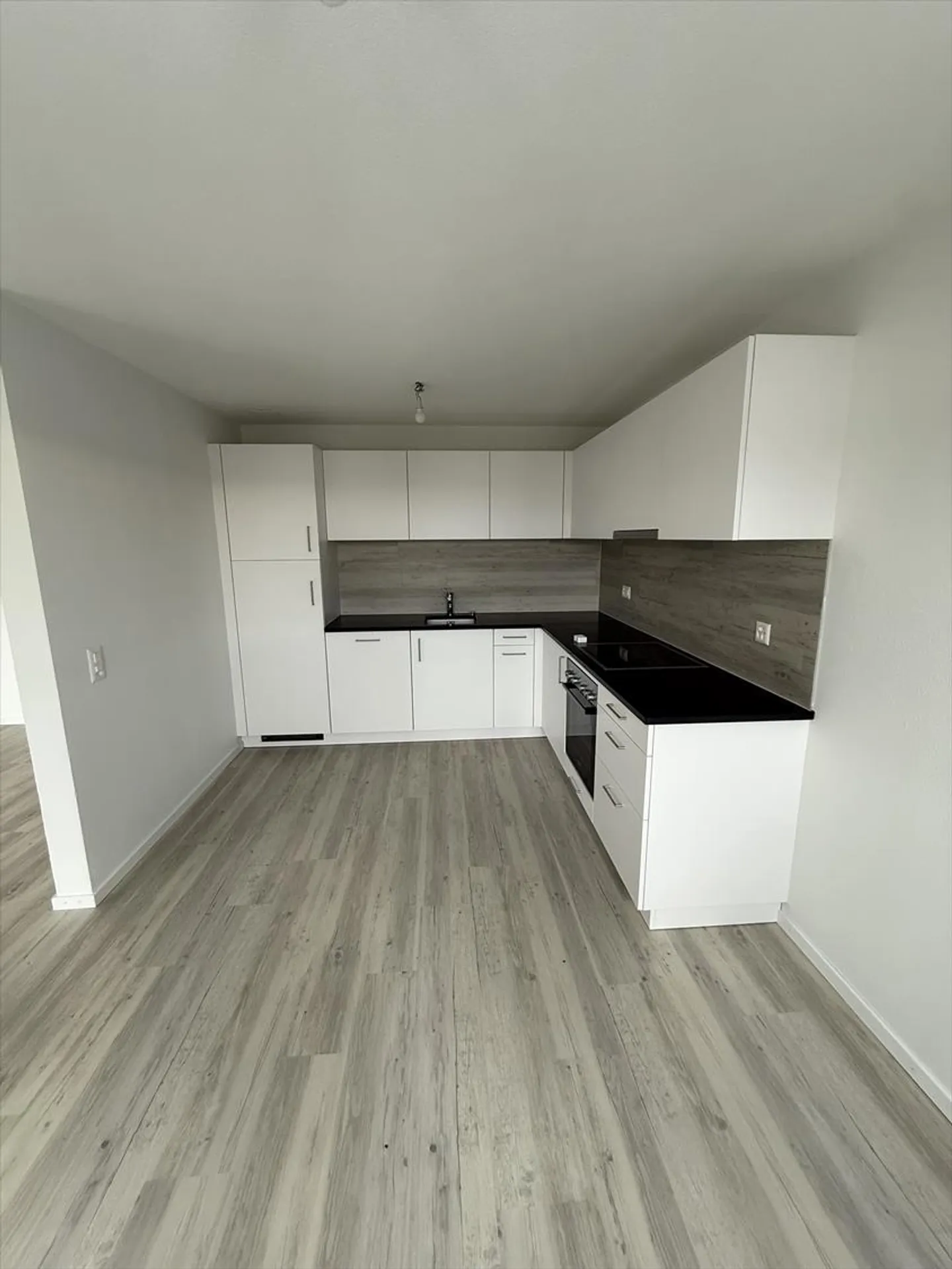 Bell'appartamento di 3,5 stanze ristrutturato con balcone a Boudry - Foto 8 di 20