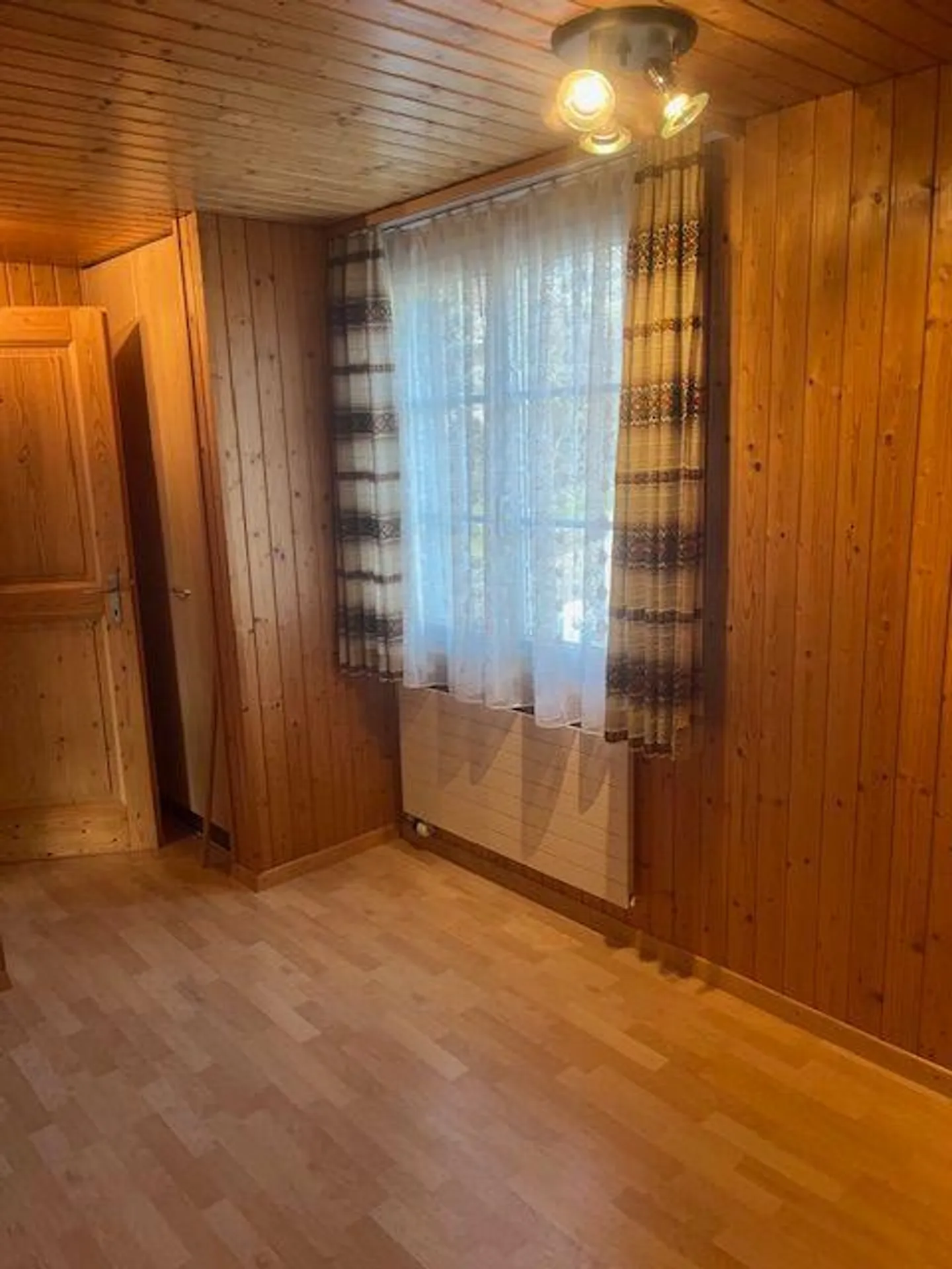 Casa unifamiliare di 7 stanze parzialmente ristrutturata - Foto 9 di 11