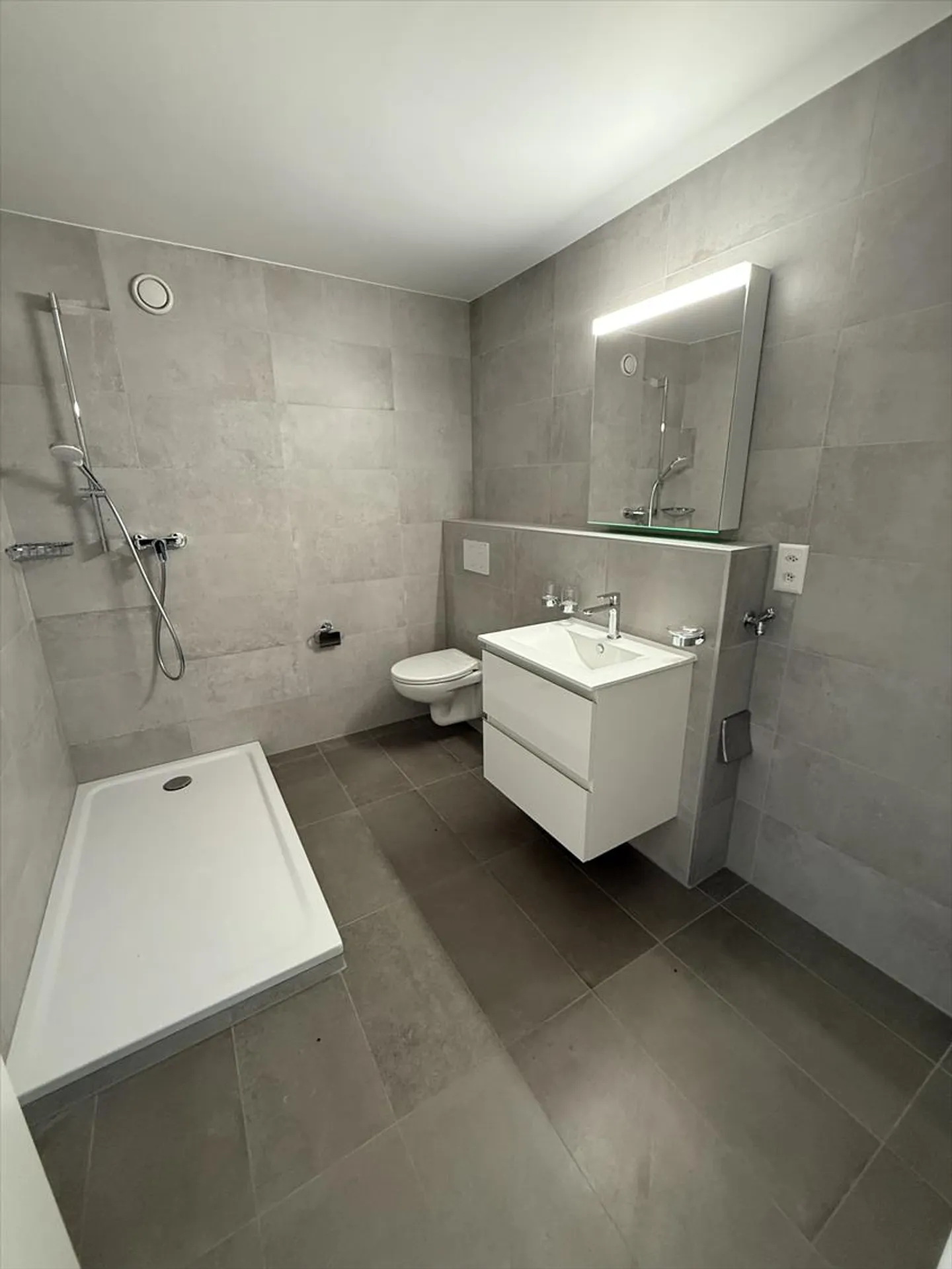 Bell'appartamento di 3,5 stanze ristrutturato con balcone a Boudry - Foto 16 di 20