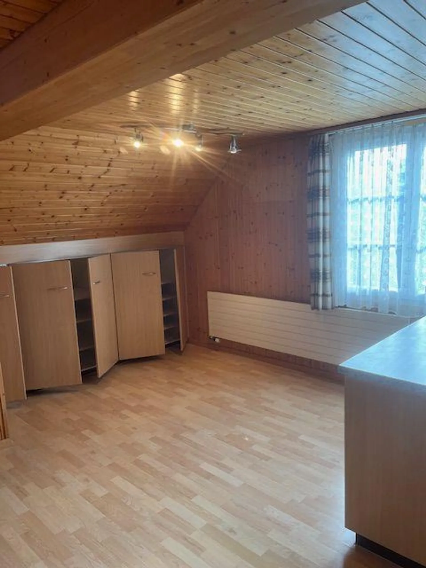 Casa unifamiliare di 7 stanze parzialmente ristrutturata - Foto 6 di 11