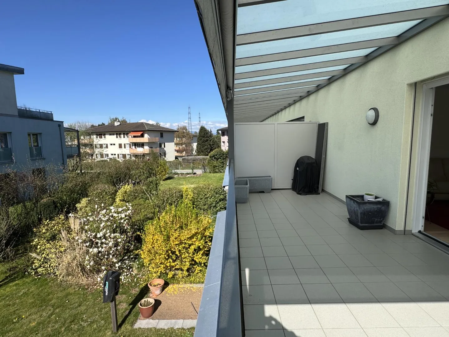 Apartment - Photo 3 of 11