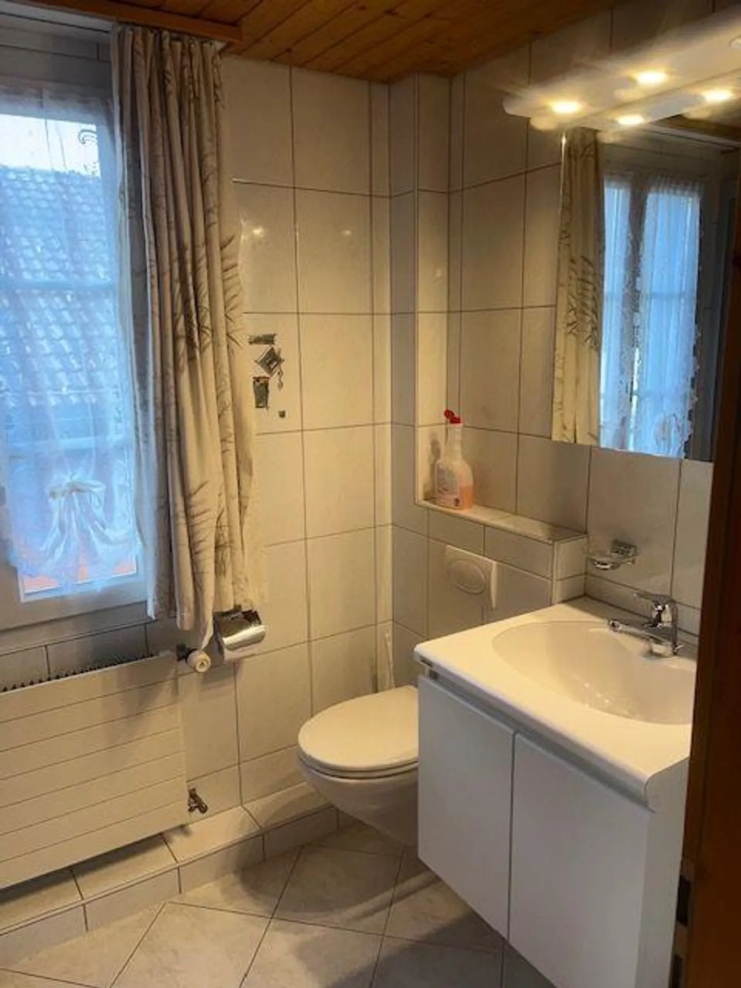 Casa unifamiliare di 7 stanze parzialmente ristrutturata - Foto 8 di 11